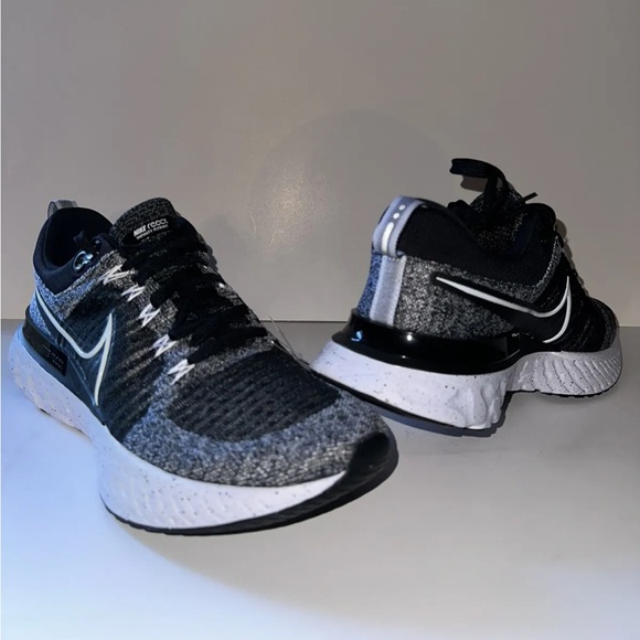 Nike React Infinity Run Flyknit 2 - Men’s Size 9 - Picture 3 of 3
